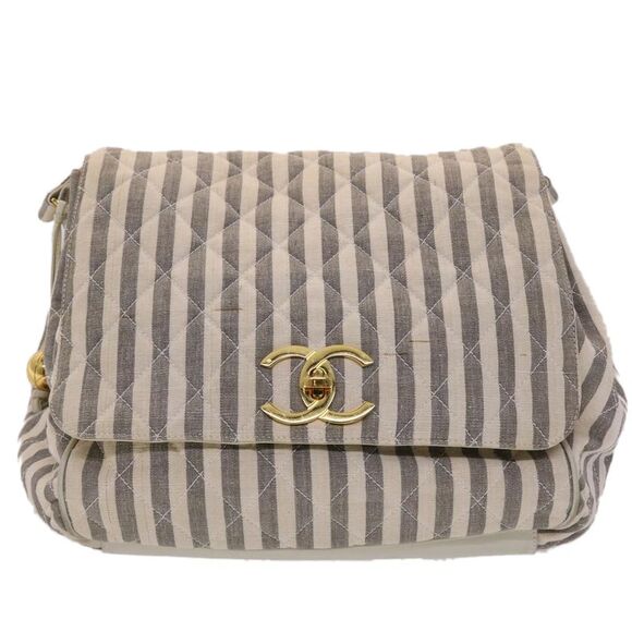 Chanel Matelassé White Canvas Shoulder Bag (Pre-Owned) - Picture 13 of 16